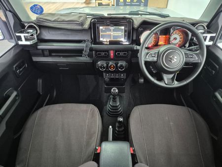 2018-Suzuki-Jimny-15-GLX_12
