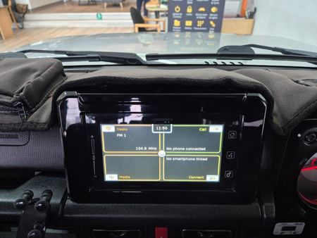 2018-Suzuki-Jimny-15-GLX_13