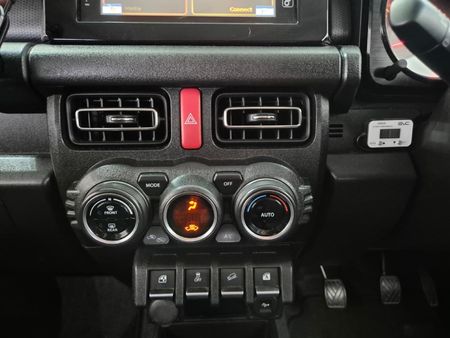 2018-Suzuki-Jimny-15-GLX_18
