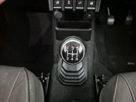 2018-Suzuki-Jimny-15-GLX_6