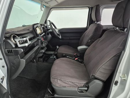 2018-Suzuki-Jimny-15-GLX_7