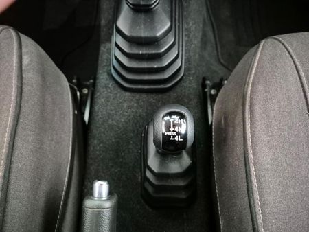 2018-Suzuki-Jimny-15-GLX_8