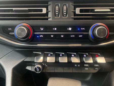 2026-Peugeot-Landtrek-19D-Allure-Double-Cab-Auto_13