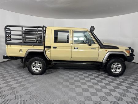 2023-Toyota-Land-Cruiser-79-45-D-Double-Cab_12