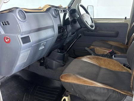 2023-Toyota-Land-Cruiser-79-45-D-Double-Cab_8