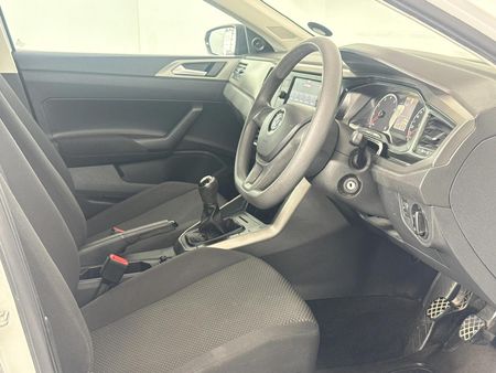 2019-Volkswagen-Polo-10-TSI-Trendline_9