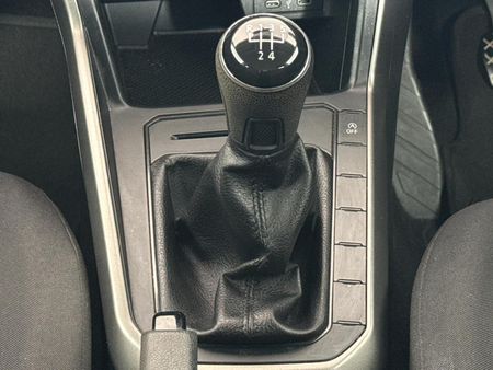 2019-Volkswagen-Polo-10-TSI-Trendline_10