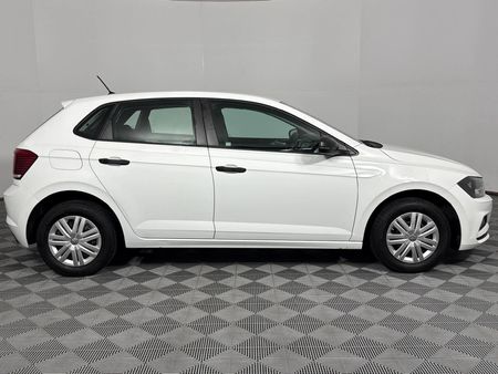 2019-Volkswagen-Polo-10-TSI-Trendline_16