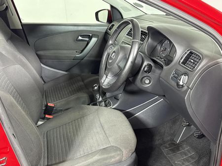 2012-Volkswagen-Polo-14-Comfortline-5-dr_9