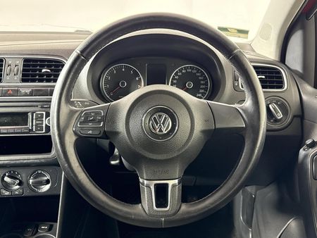 2012-Volkswagen-Polo-14-Comfortline-5-dr_12
