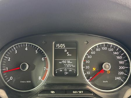 2012-Volkswagen-Polo-14-Comfortline-5-dr_2