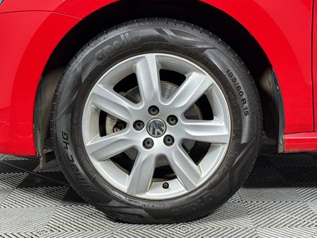 2012-Volkswagen-Polo-14-Comfortline-5-dr_4