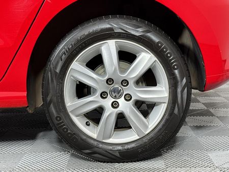 2012-Volkswagen-Polo-14-Comfortline-5-dr_6