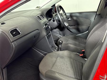 2012-Volkswagen-Polo-14-Comfortline-5-dr_8