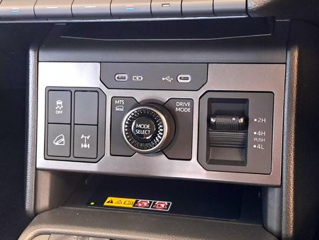 2026-Toyota-Hilux-28-GD-6-RB-Raider-X-Auto-Extended-Cab_9