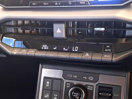 2026-Toyota-Hilux-28-GD-6-RB-Raider-X-Auto-Extended-Cab_10