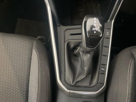 2025-Volkswagen-Polo-10-TSI-Life-Auto-DSG_16