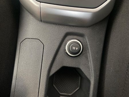 2025-Volkswagen-Polo-10-TSI-Life-Auto-DSG_19