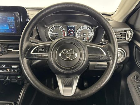 2024-Toyota-Urban-Cruiser-15-XS_11