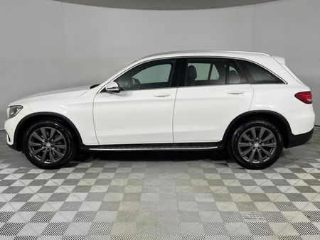 2016-Mercedes-Benz-GLC-250d-Off-Road_17
