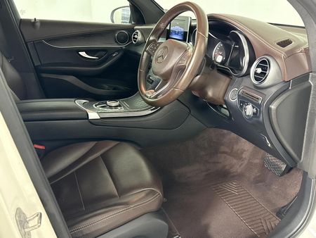2018-Mercedes-Benz-GLC-220d_9