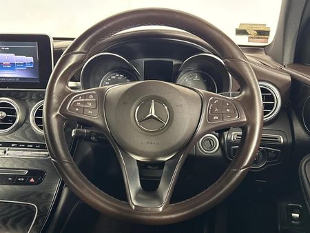 2018-Mercedes-Benz-GLC-220d_11