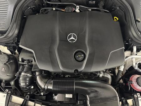 2018-Mercedes-Benz-GLC-220d_12