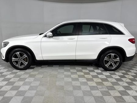 2018-Mercedes-Benz-GLC-220d_18