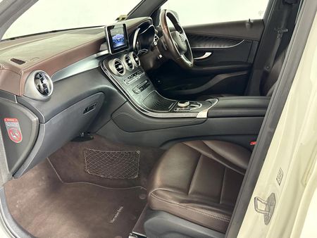 2018-Mercedes-Benz-GLC-220d_8