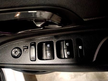 2021-Hyundai-i20-12-Motion_10