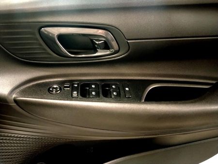 2021-Hyundai-i20-12-Motion_12