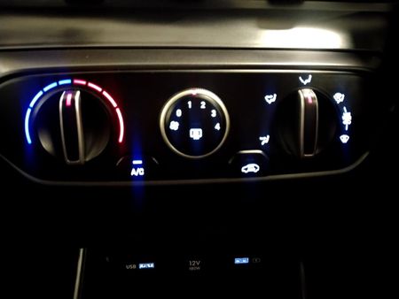 2021-Hyundai-i20-12-Motion_21