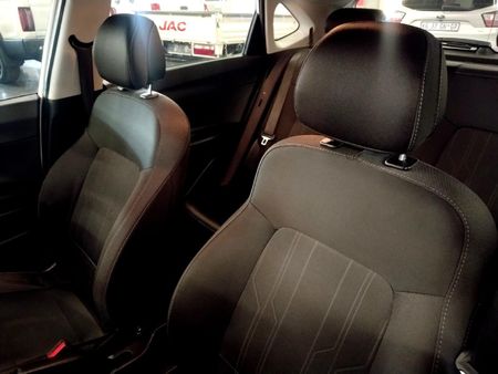 2021-Hyundai-i20-12-Motion_24