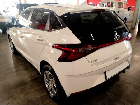 2021-Hyundai-i20-12-Motion_5