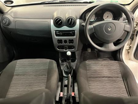 2012-Renault-Sandero-16-Dynamique_9
