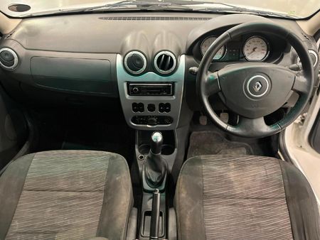 2014-Renault-Sandero-16-Stepway_9