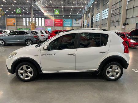 2014-Renault-Sandero-16-Stepway_5