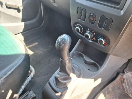 2022-Nissan-NP200-16_10