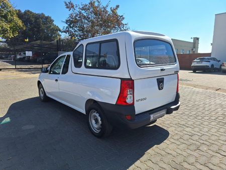 2022-Nissan-NP200-16_6