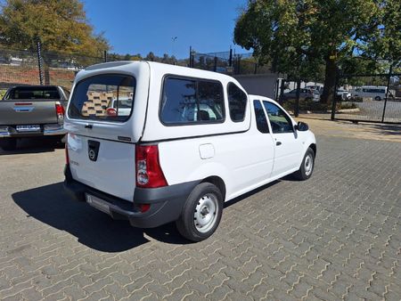 2022-Nissan-NP200-16_7