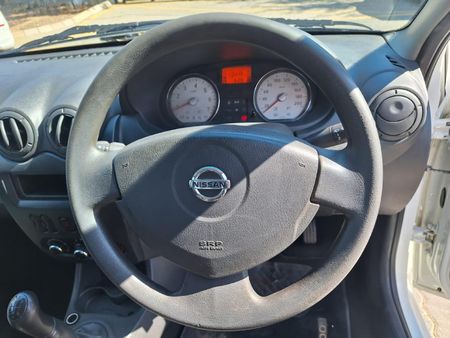 2022-Nissan-NP200-16_8
