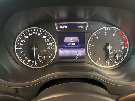 2014-Mercedes-Benz-B-Class-B-180-BE-Auto_15