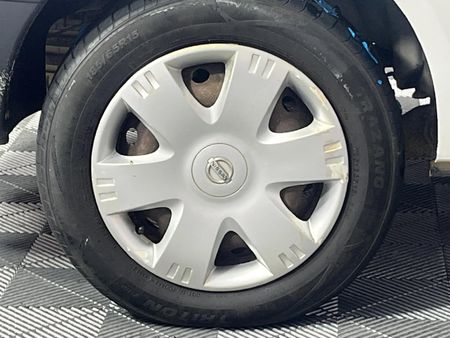 2014-Nissan-NP200-15-dCi-Safety-Pack_4