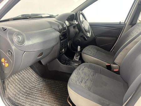 2014-Nissan-NP200-15-dCi-Safety-Pack_5