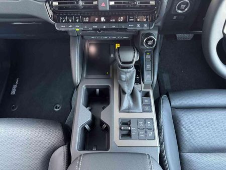 2026-Toyota-Land-Cruiser-Prado-VX-R-28GD-Auto_15