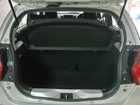 2025-Toyota-Vitz-10_10