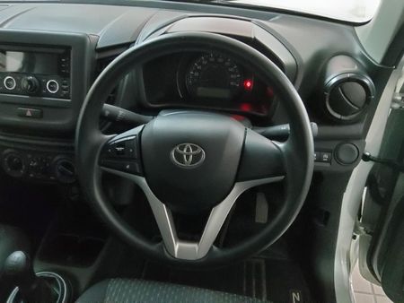 2025-Toyota-Vitz-10_7
