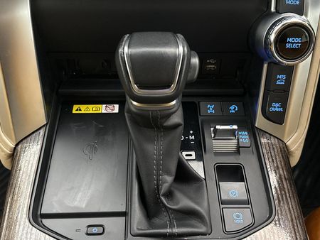 2023-Toyota-Land-Cruiser-300-V6-33-D-ZX_10