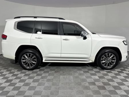 2023-Toyota-Land-Cruiser-300-V6-33-D-ZX_16