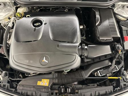 2017-Mercedes-Benz-CLA-200-AMG-Auto_11